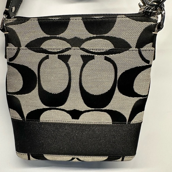 Coach crossbody - Picture 3 of 3